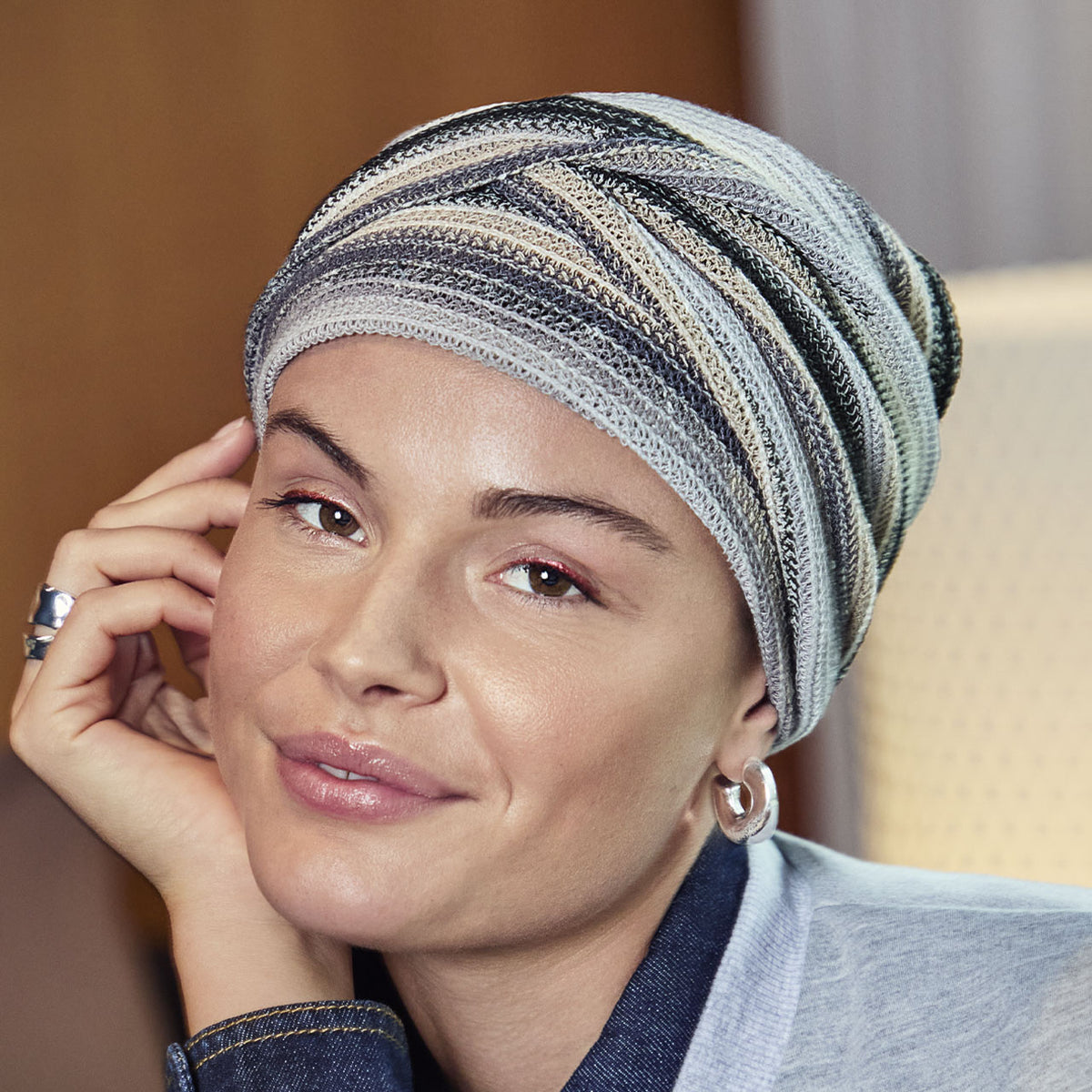 HocZoya - V Turban 4152 Black Autumn Stripes