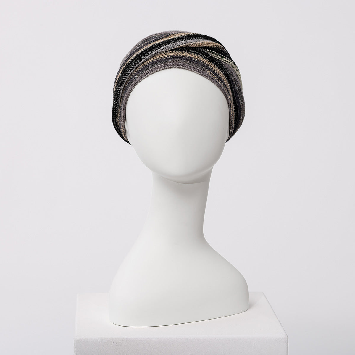 HocZoya - V Turban 4152 Black Autumn Stripes