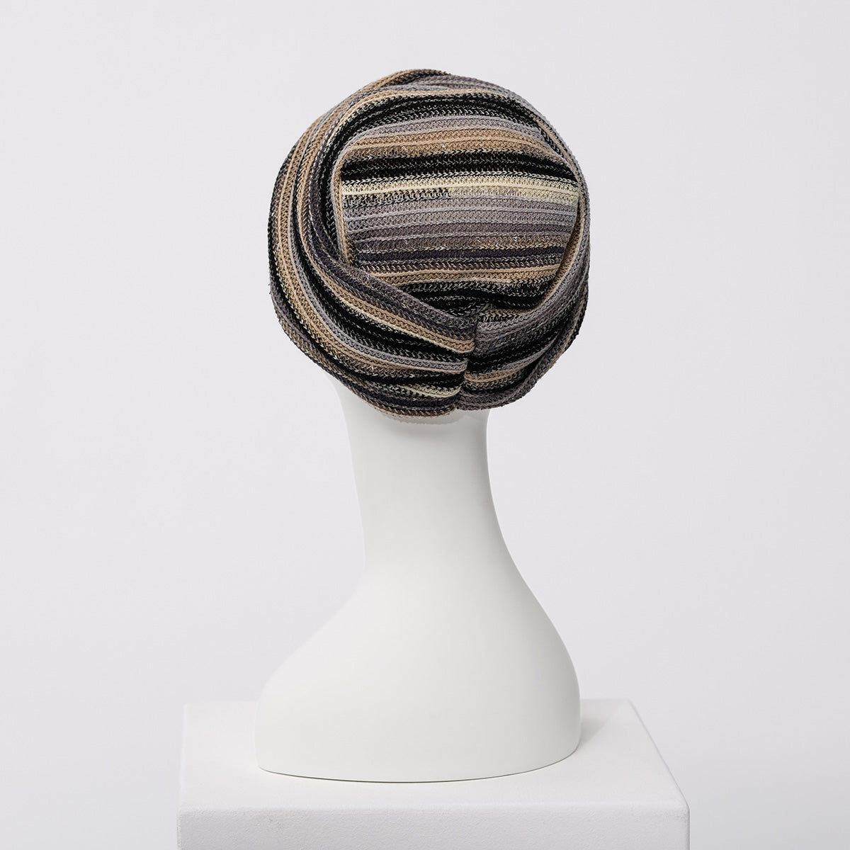 HocZoya - V Turban 4152 Black Autumn Stripes