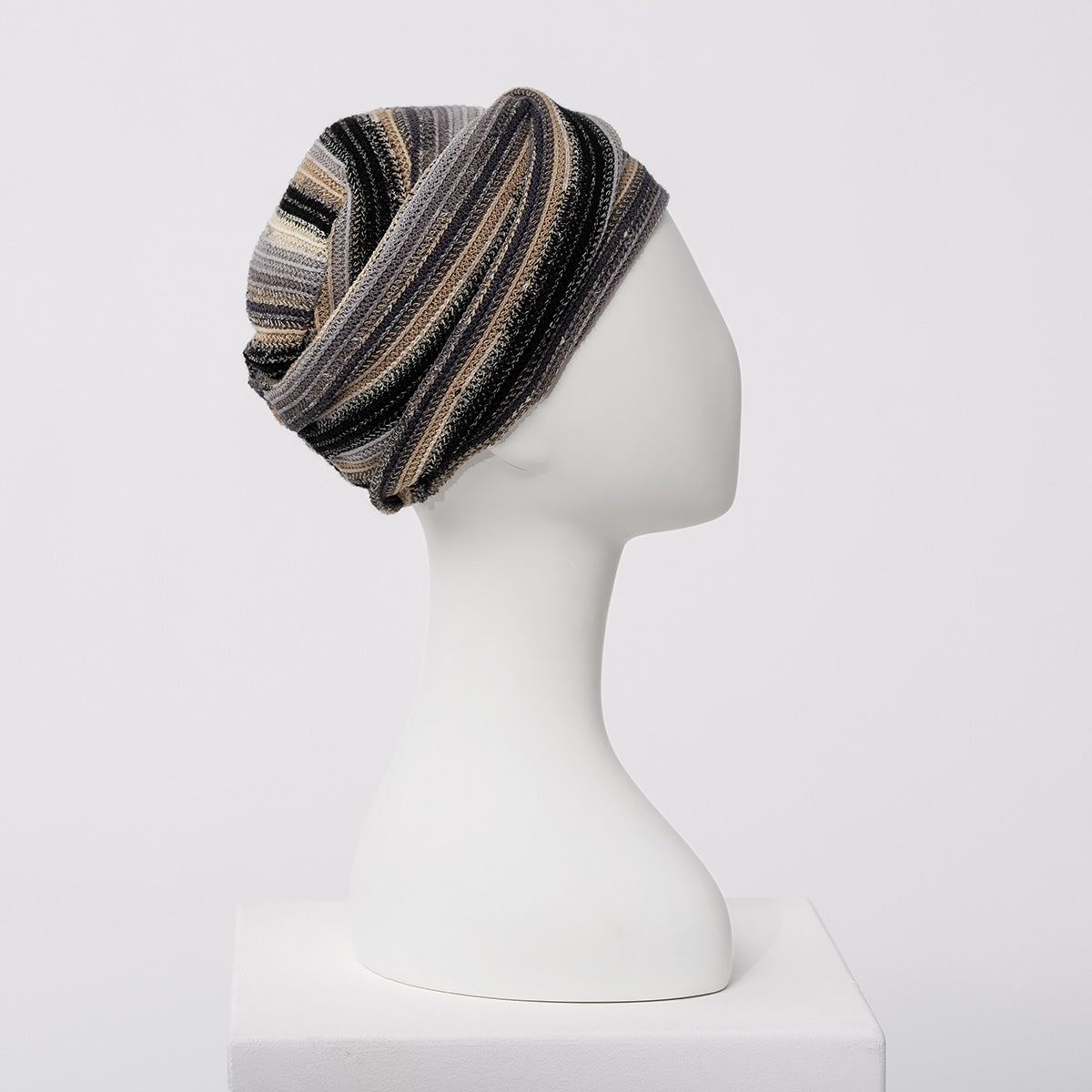 HocZoya - V Turban 4152 Black Autumn Stripes