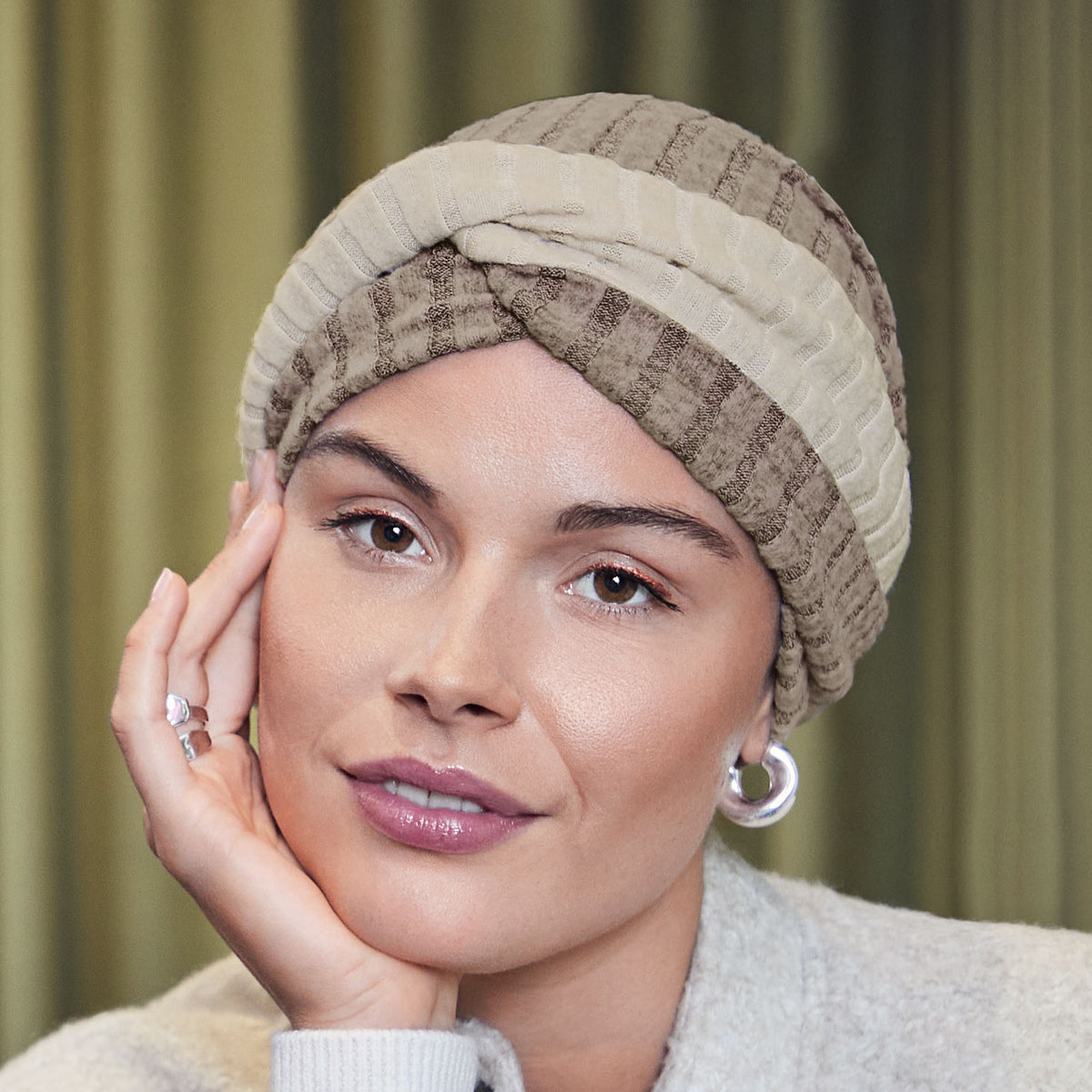 HocZoya - V Turban 4133 Cappuccino brown
